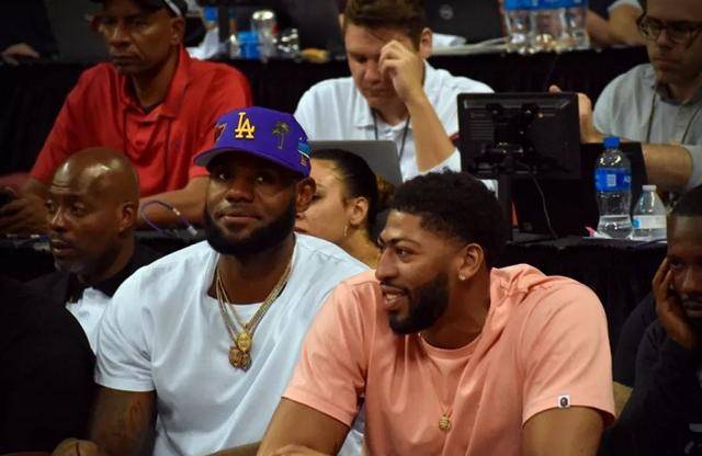 只盯一人 只盯一人